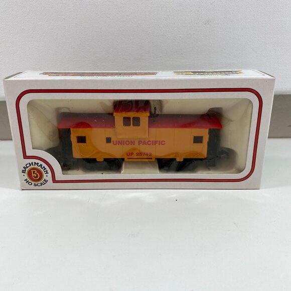 Bachmann HO Scale Model Train Car Union Pacific Caboose UP 25743 Yellow Red 5" - Picture 1 of 8